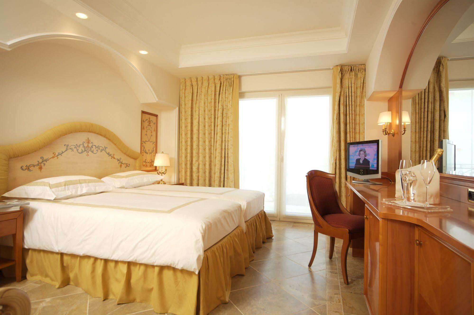 Hotel Ashley Lamezia Terme Exterior foto